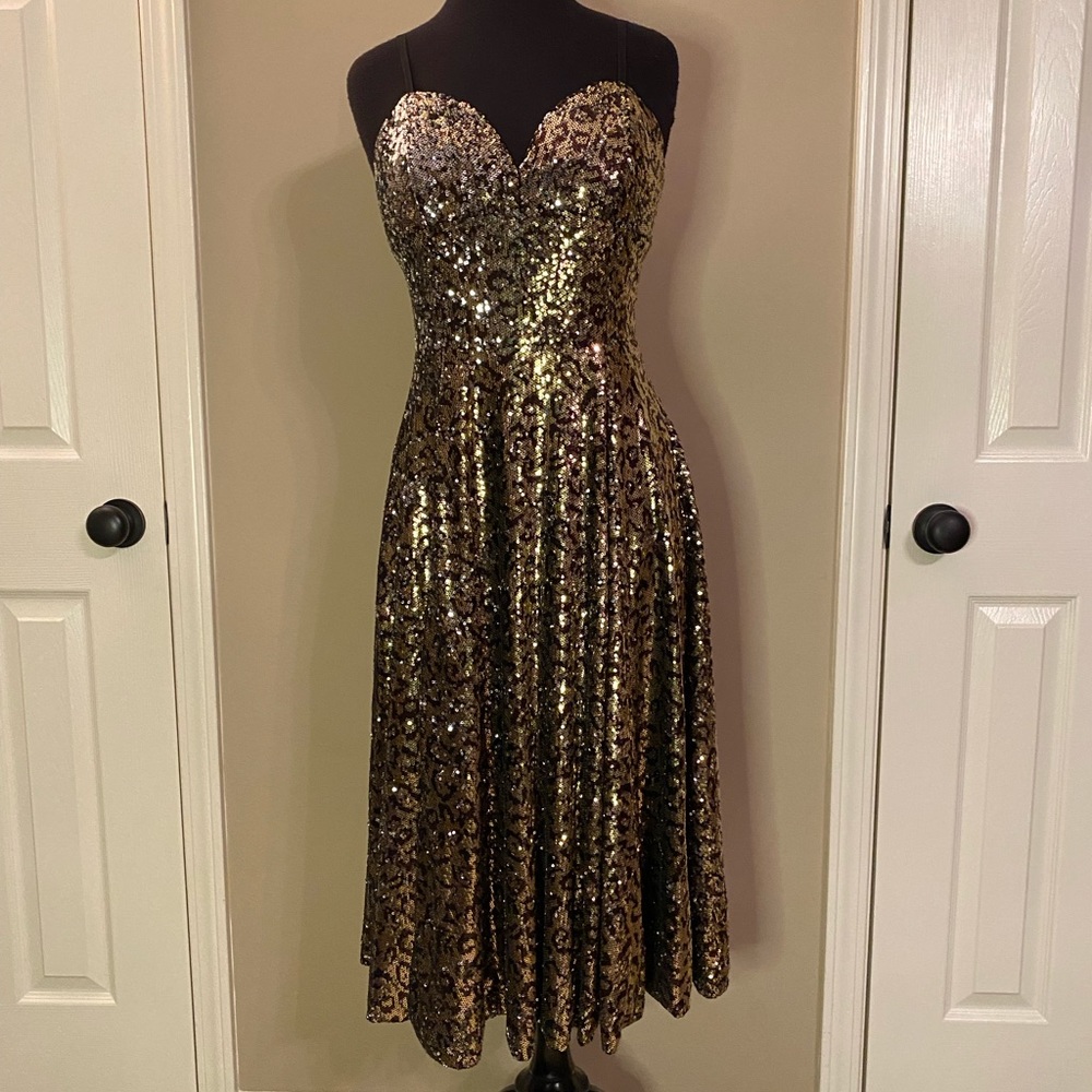 DRESS THE POPULATION Leopard Sequin Dress Size M